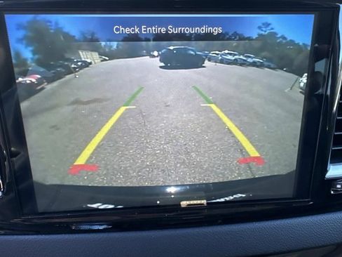 Used 2024 Chrysler Pacifica Touring-L image 27