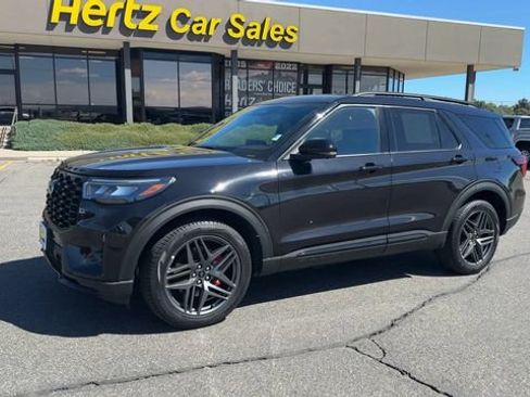Used 2025 Ford Explorer ST-Line w/ ST-Line Street Pack AWD/4WD image 4