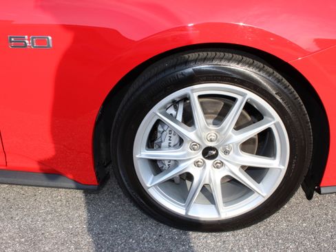 Used 2024 Ford Mustang GT Premium image 9