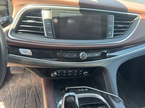 Used 2019 Buick Enclave Avenir w/ Avenir Technology Package AWD/4WD image 8