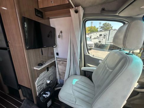 Used 2016 Mercedes-Benz Sprinter 3500 image 33