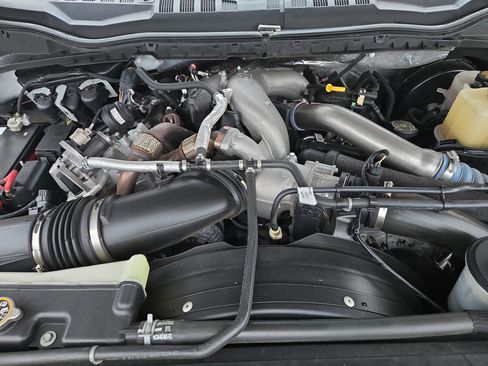 Used 2022 Ford F350 Limited w/ FX4 Off-Road Package image 40