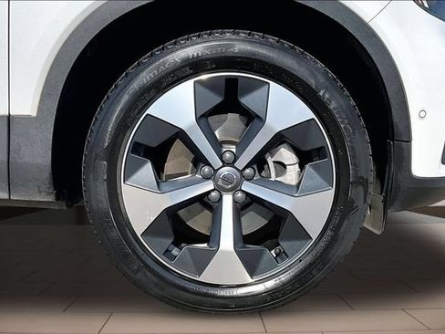 Used 2023 Volvo XC40 B5 Plus w/ Driver Assist Package AWD/4WD image 9