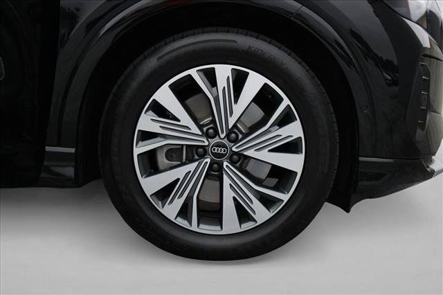 Used 2023 Audi Q4 e-tron Premium Plus w/ Premium Plus RWD image 5