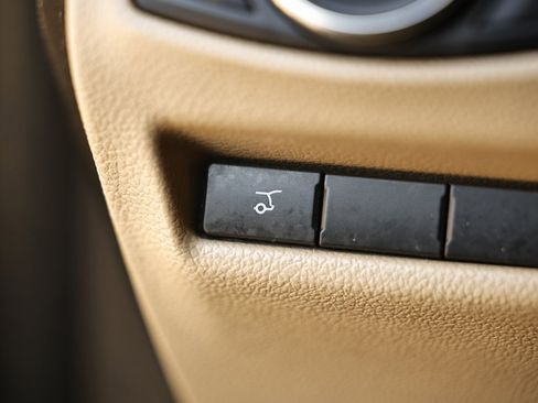 Used 2017 Ford Explorer XLT w/ Equipment Group 202A image 31