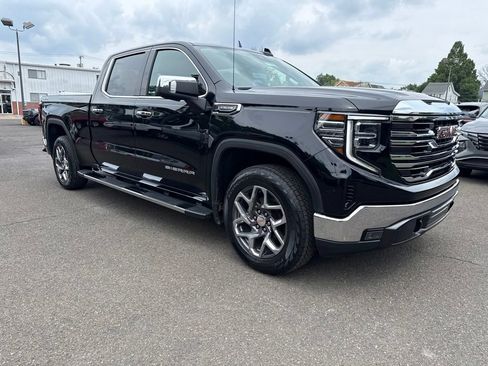 Used 2022 GMC Sierra 1500 SLT w/ SLT Convenience Package AWD/4WD image 3
