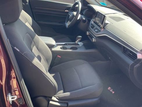 Used 2025 Nissan Altima 2.5 SV image 15