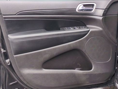 Used 2020 Jeep Grand Cherokee Altitude image 24