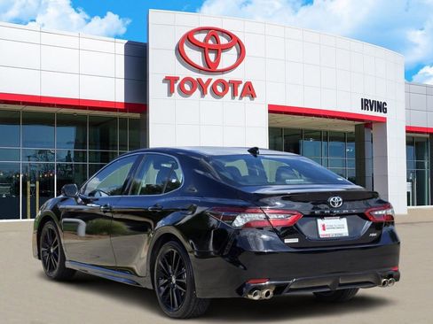 Used 2024 Toyota Camry XSE FWD image 3