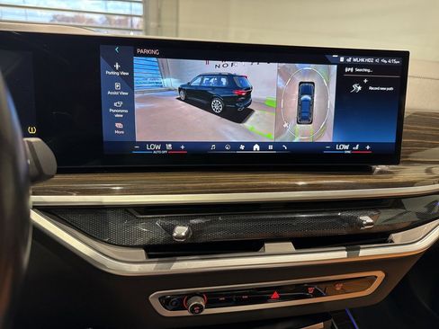 Used 2024 BMW X7 xDrive40i w/ M Sport Package image 28