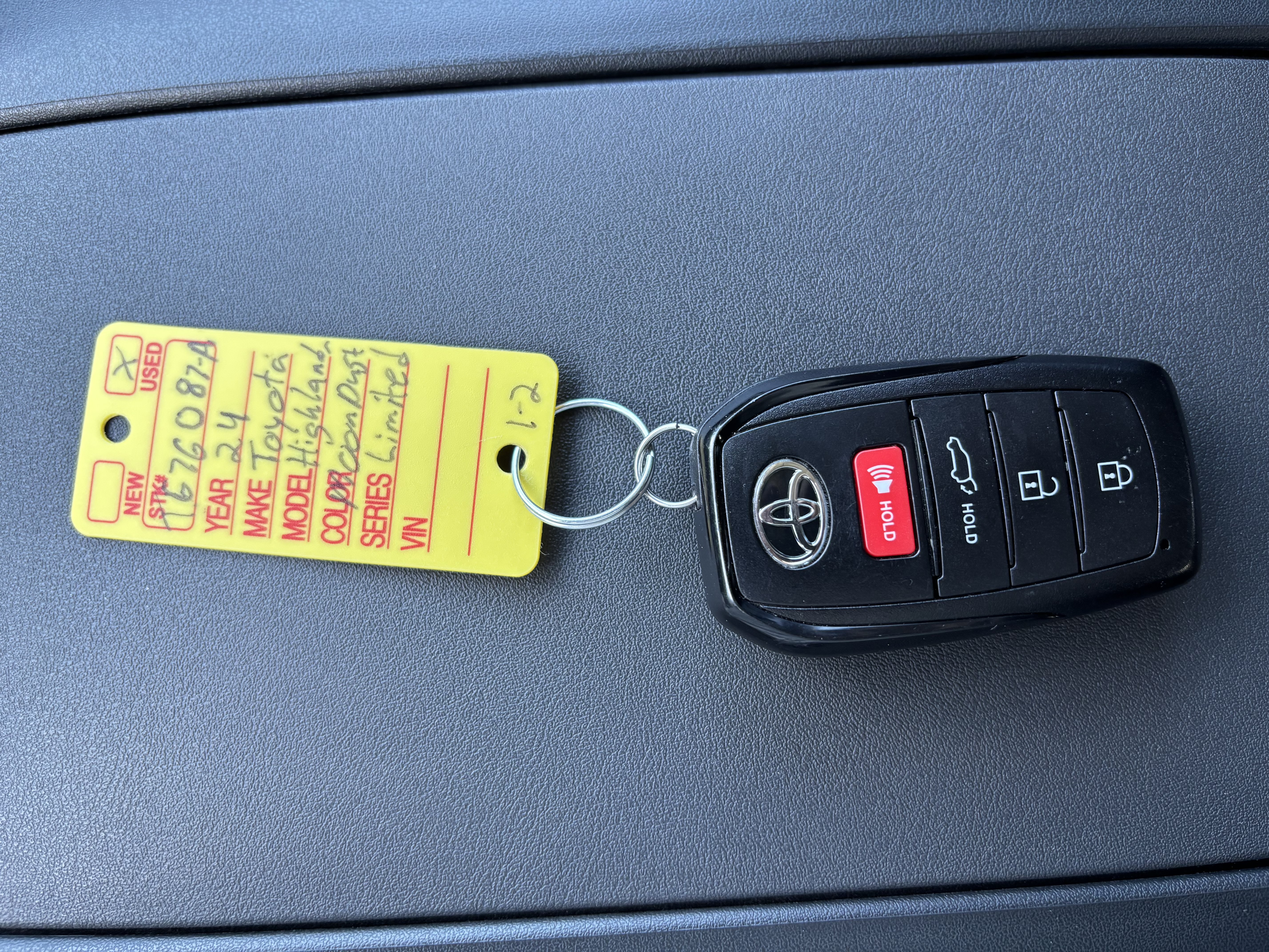 Used 2024 Toyota Highlander Limited AWD/4WD image 31