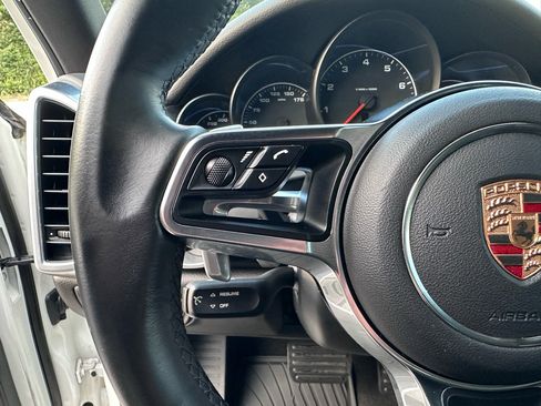 Used 2016 Porsche Cayenne image 21