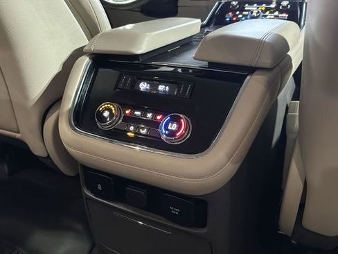 Used 2021 Lincoln Navigator Reserve w/ Luxury Package image 28