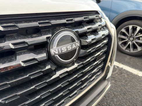 Used 2024 Nissan Kicks SR w/ SR Premium Package FWD image 28