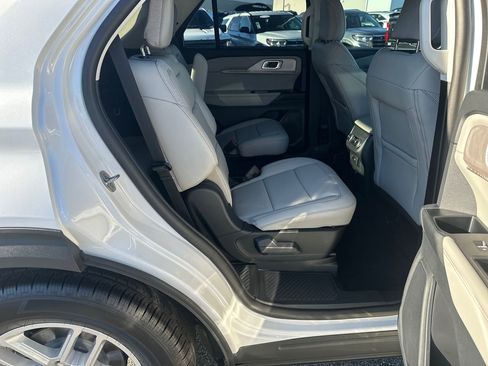 New 2025 Ford Explorer Active w/ Active Comfort Package image 38