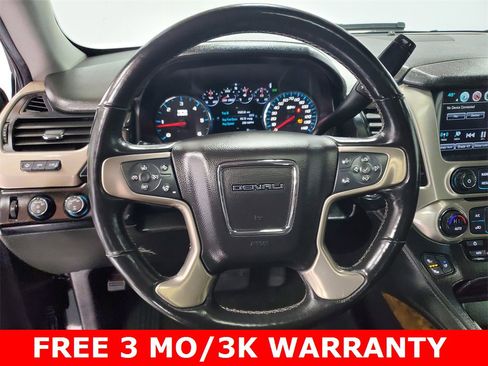 Used 2017 GMC Yukon XL Denali image 16