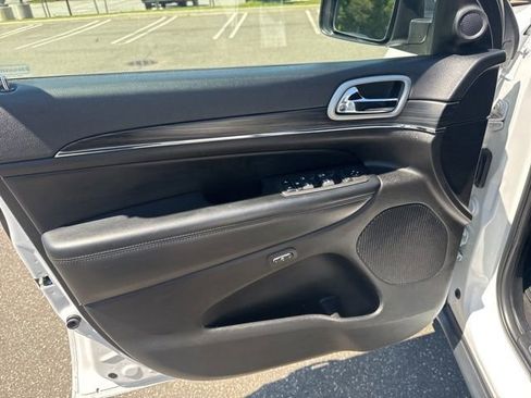 Used 2022 Jeep Grand Cherokee Limited AWD/4WD image 16
