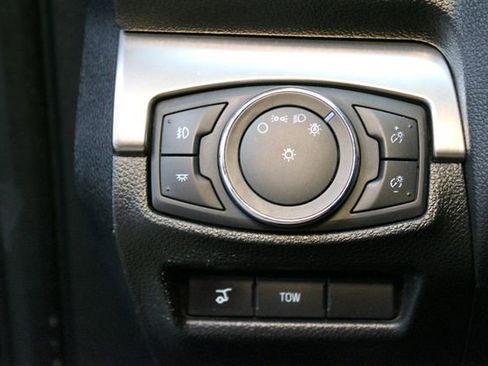 Used 2018 Ford Explorer XLT w/ XLT Appearance Package AWD/4WD image 21