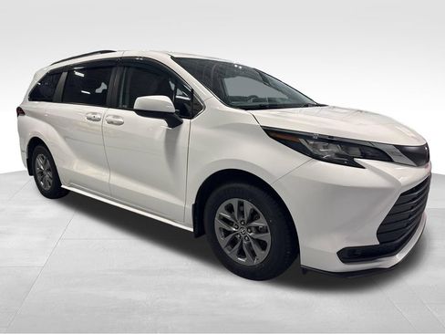 Used 2022 Toyota Sienna LE FWD image 48