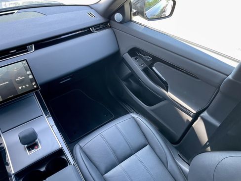 Certified 2025 Land Rover Range Rover Evoque Dynamic SE AWD/4WD image 18