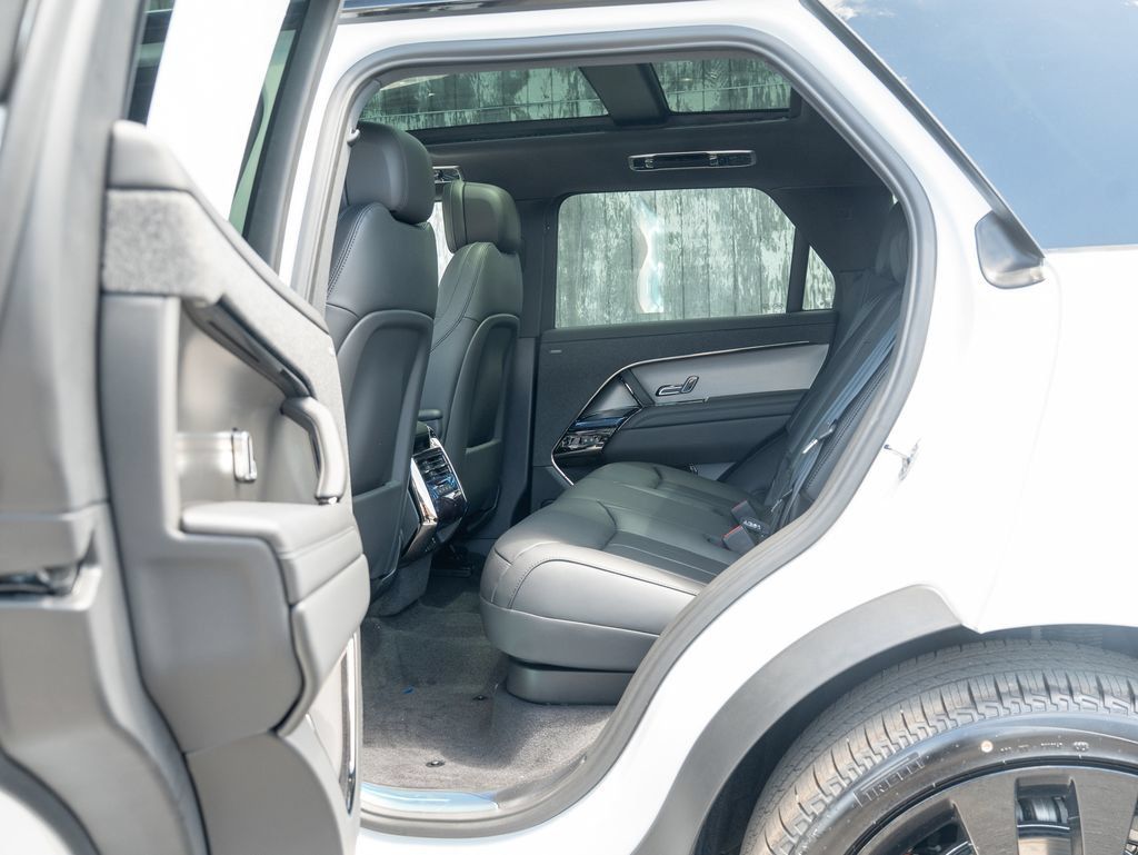 New 2026 Land Rover Range Rover Sport SE AWD/4WD image 21