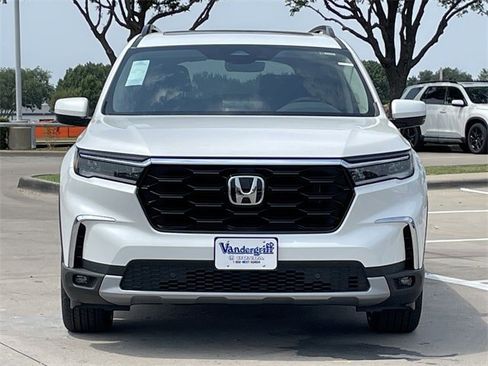 New 2025 Honda Pilot Touring image 8