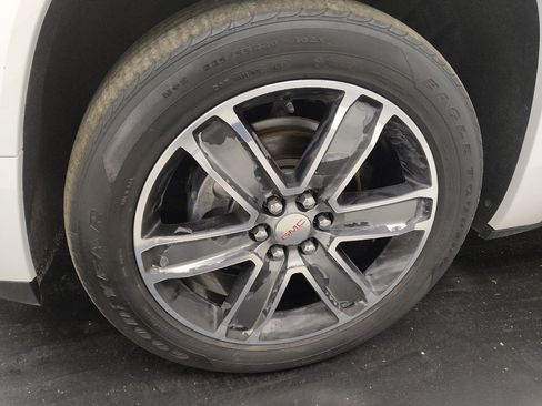Used 2019 GMC Acadia Denali w/ Technology Package FWD image 31