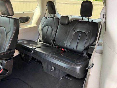 Used 2017 Chrysler Pacifica Touring-L Plus FWD image 15
