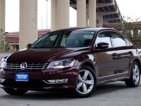Used 2013 Volkswagen Passat TDI SEL Premium image 2