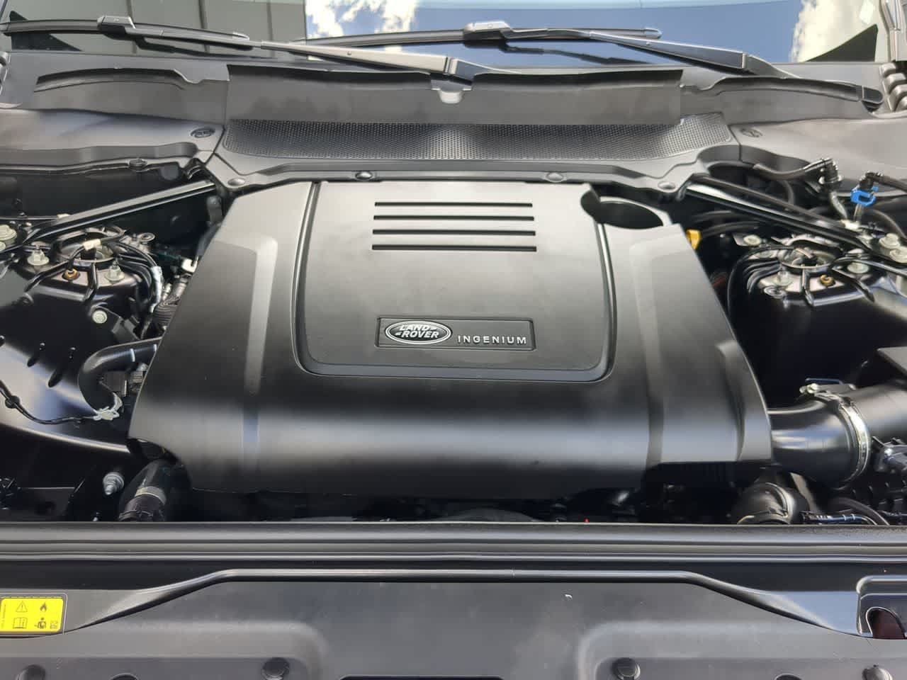 Certified 2025 Land Rover Discovery Dynamic SE AWD/4WD image 15