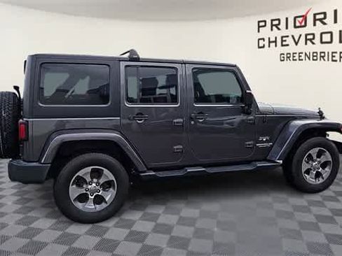 Used 2017 Jeep Wrangler Unlimited Sahara image 9