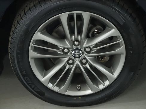 Used 2017 Toyota Camry SE image 10