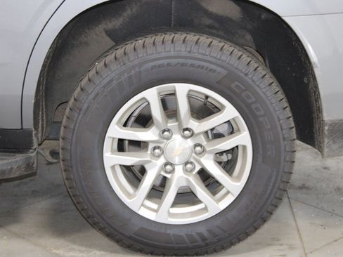 Used 2022 Chevrolet Tahoe LT w/ Luxury Package RWD image 18