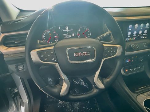 Used 2023 GMC Acadia Denali w/ Denali Ultimate Package FWD image 11