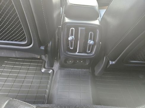 Used 2024 Volvo XC40 B5 Ultimate w/ Protection Package Premier image 20