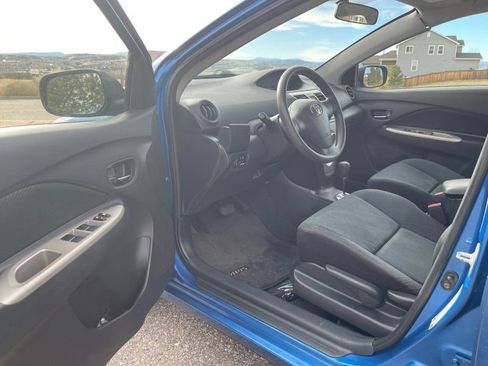 Used 2010 Toyota Yaris L image 11