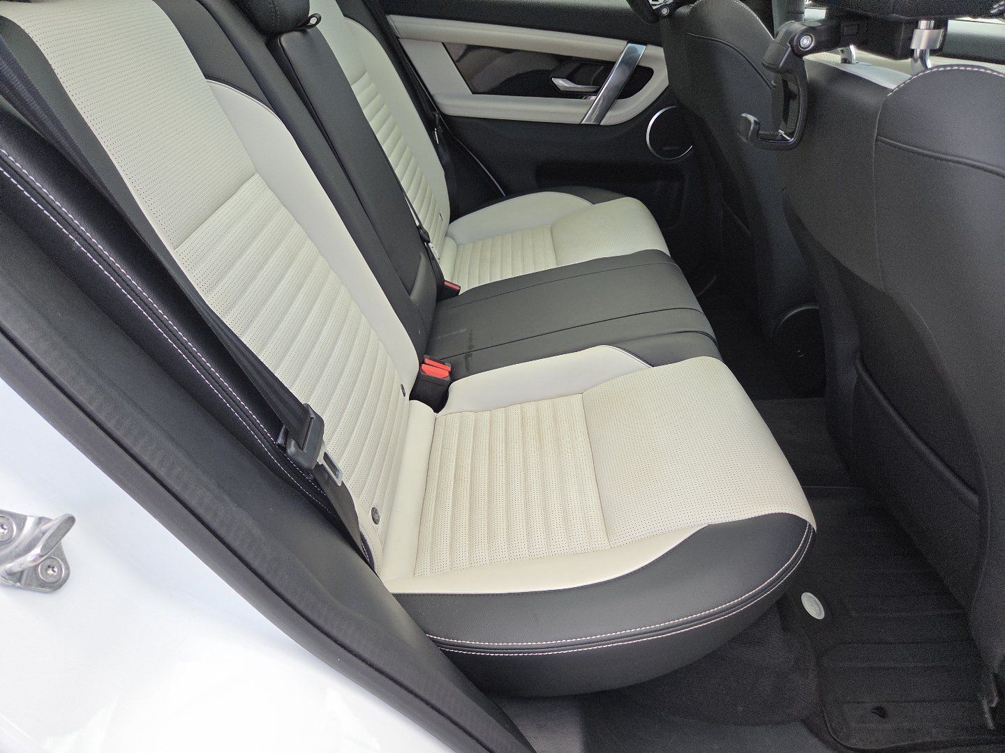 Used 2023 Land Rover Discovery Sport SE R-Dynamic AWD/4WD image 26