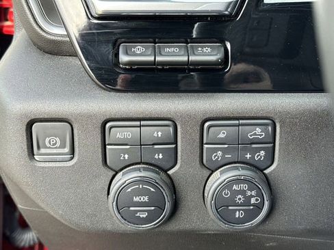 Used 2024 Chevrolet Silverado 1500 High Country w/ High Country Premium Package image 17