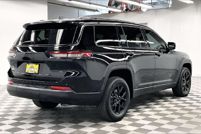 Used 2025 Jeep Grand Cherokee L Altitude AWD/4WD image 13