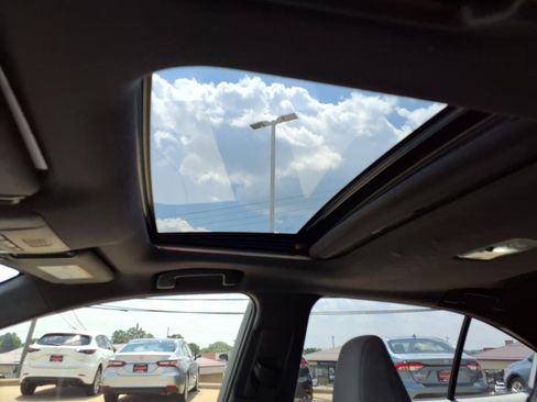 Used 2021 Toyota Corolla SE image 10