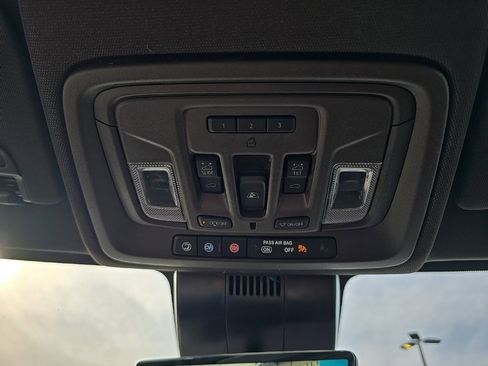 Used 2025 GMC Sierra 3500 Denali w/ Denali Reserve Package image 21