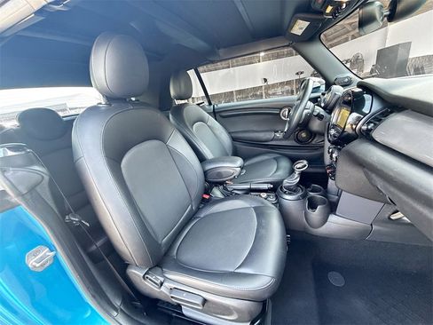 Used 2018 MINI Cooper Convertible image 30