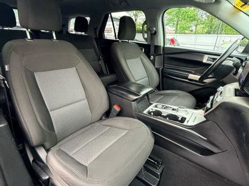 Used 2023 Ford Explorer XLT AWD/4WD image 15