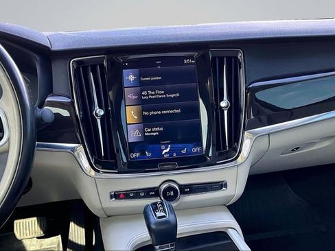 Used 2018 Volvo S90 T6 Momentum w/ Convenience Package image 9