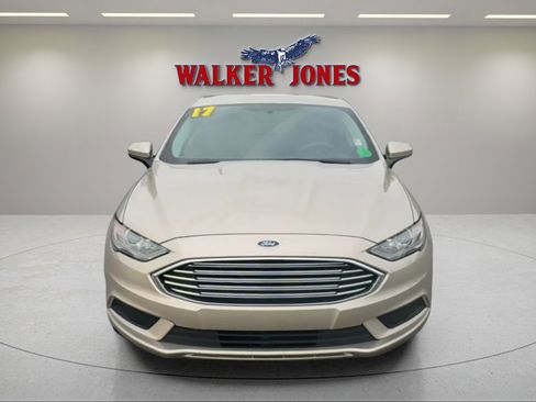 Used 2017 Ford Fusion SE image 8