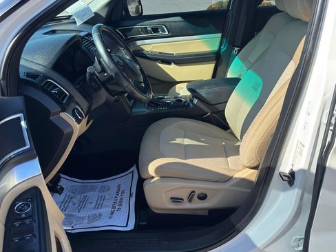 Used 2016 Ford Explorer XLT image 15