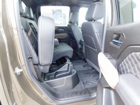 Used 2024 GMC Canyon Denali image 30