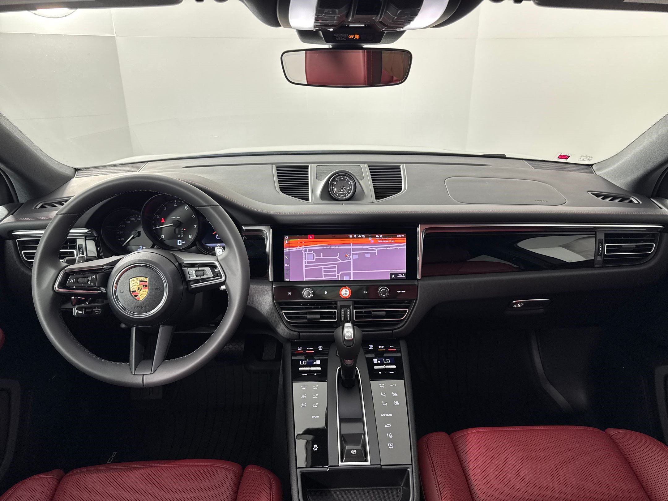 Certified 2026 Porsche Macan AWD/4WD image 23