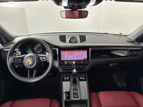 Certified 2026 Porsche Macan AWD/4WD image 23