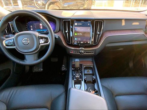 Used 2024 Volvo XC60 B5 Plus image 16